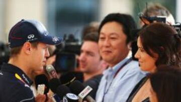 Vettel atiende a la Prensa en Yas Marina.