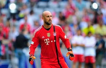 Defendió la camiseta del Bayern de Múnich la temporada 2014/15, donde participó en tres partidos y ganó la Bundesliga.