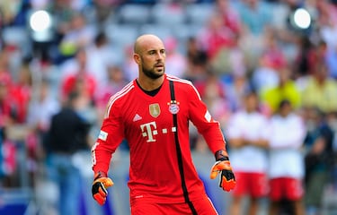 Defendió la camiseta del Bayern de Múnich la temporada 2014/15, donde participó en tres partidos y ganó la Bundesliga.