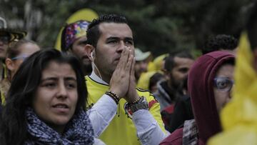 Bogotá, 19 de junio de 2018. Hinchas de !as Selección Colombia disfrutan del partido Colombia va Japón en el Parque Santander en el centro de Bogotá. (Colprensa - Sofí­a Toscano)