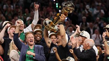 BOSTON, MASSACHUSETTS - JUNE 17: Head coach Joe Mazzulla of the Boston Celtics yells while lifting the Larry O�Brien Championship Trophy after Boston's 106-88 win against the Dallas Mavericks in Game Five of the 2024 NBA Finals at TD Garden on June 17, 2024 in Boston, Massachusetts. NOTE TO USER: User expressly acknowledges and agrees that, by downloading and or using this photograph, User is consenting to the terms and conditions of the Getty Images License Agreement.   Elsa/Getty Images/AFP (Photo by ELSA / GETTY IMAGES NORTH AMERICA / Getty Images via AFP)