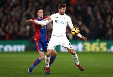 Fernando Llorente in action against Crystal Palace