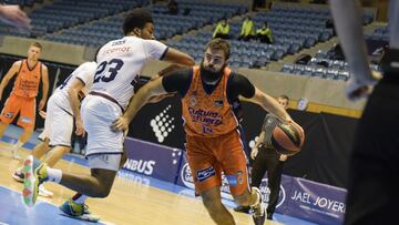 El Valencia se impone de forma ag車nica y frena al Obradoiro