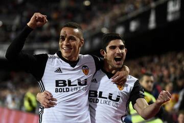 LA TEMPORADA GOLEADORA 2017/2018 FUE LA MEJOR DEL HISPANOBRASILEÑO COMO VALENCIANISTA. / AFP PHOTO / JOSE JORDAN