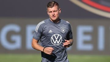 Toni Kroos entrenando con Alemania.