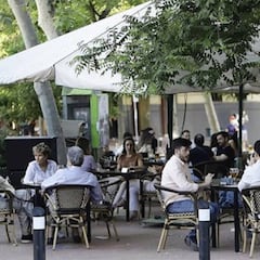 Multas por exceso de mesas a un tercio de las terrazas en Madrid