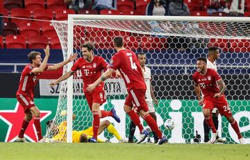 2-1. Javi Martínez  celebró el segundo gol que marcó en el minuto 104.