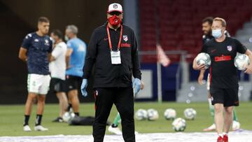 "El Atlético despide a sus ídolos y mira el Madrid con Casillas..."