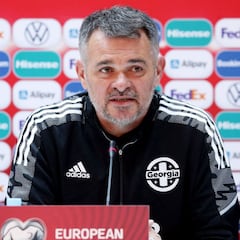 Sagnol apela a la disciplina ante los "fántásticos" futbolistas españoles