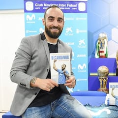 Ricardinho presentó su libro: "En el fútbol sala faltan ídolos"