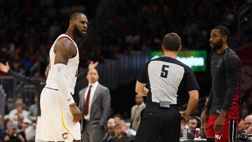 CLEVELAND, OH - NOVEMBER 28: LeBron James #23 of the Cleveland Cavaliers is ejected in the second half by referee Kane Fitzgerald #5 while playing the Miami Heat at Quicken Loans Arena on November 28, 2017 in Cleveland, Ohio. Cleveland won the game 108-97. NOTE TO USER: User expressly acknowledges and agrees that, by downloading and or using this photograph, User is consenting to the terms and conditions of the Getty Images License Agreement. Gregory Shamus/Getty Images/AFP
== FOR NEWSPAPERS, INTERNET, TELCOS & TELEVISION USE ONLY ==