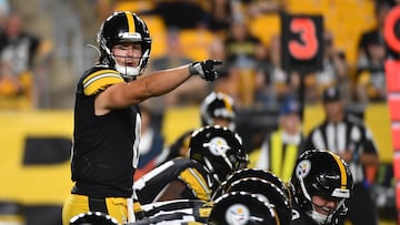 PITTSBURGH, PA - AUGUST 13: Kenny Pickett #8 of the Pittsburgh Steelers signals to receivers while under center in the fourth quarter during a preseason game against the Seattle Seahawks at Acrisure Stadium on August 13, 2022 in Pittsburgh, Pennsylvania.   Justin Berl/Getty Images/AFP
== FOR NEWSPAPERS, INTERNET, TELCOS & TELEVISION USE ONLY ==