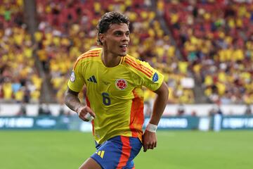 La Selección Colombia goleó 5-0 a Panamá y se aseguró en las semifinales de la Copa América 2024. Jhon Córdoba, James Rodríguez, Luis Díaz, Richard Ríos y Miguel Borja fueron los encargados de darle el triunfo al equipo nacional.