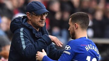 Maurizio Sarri y Hazard.