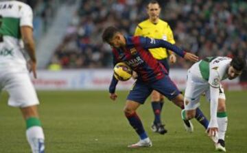 Neymar con el balón.