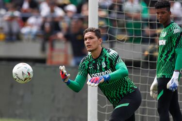 Fotos del entrenamiento de Nacional en el Atanasio Girardot acompañado de su afición.