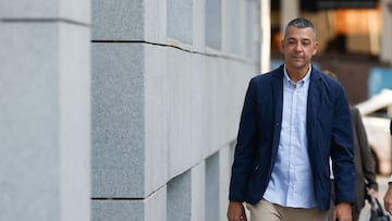 MADRID, 10/10/2023.- El edirector de marketing de la Federación Española de Fútbol (RFEF), Rubén Rivera a su llegada este martes este martes a la Audiencia Nacional en Madrid para declarar ante el juez como imputados por las presuntas coacciones a la jugadora Jenni Hermoso y su entorno para que dijera que el beso de Luis Rubiales fue consentido. EFE/ Javier Lizón
