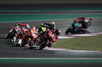 Danilo Petrucci, Jorge Lorenzo, Valentino Rossi y Franco Morbidelli durante la carrera. 