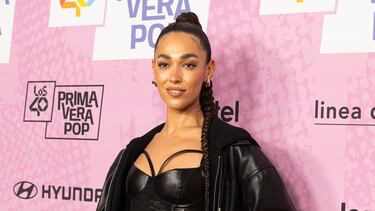 La Beba posando en la alfombra roja de LOS40 Primavera Pop.