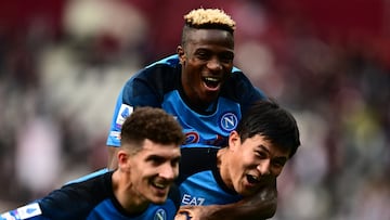 Napoli's South Korean defender Min-jae Kim (R) carries Napoli's Nigerian forward Victor Osimhen as they celebrate with Napoli's Italian defender Giovanni Di Lorenzo at the end of the Italian Serie A football match between Torino and Napoli on March 19, 2023 at the Olympic stadium in Turin. (Photo by Marco BERTORELLO / AFP)