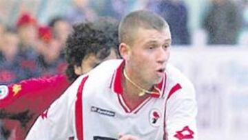 <b>CON EL BARI. </b>El equipo de su ciudad le dio la oportunidad de debutar en la serie A.