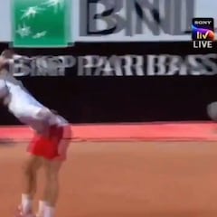 Tras el bolazo a la línea, hoy esto: Djokovic sigue con sus serios problemas de autocontrol