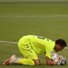 Claudio Bravo se recupera y apunta a la cita del Villarreal