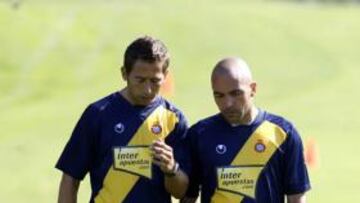 "Para mí es un día triste salir aquí y confirmar que soy el nuevo capitán del equipo. Ojalá Jarque estuviese aquí, pero para mí es un orgullo representar a este grupo, a este vestuario tan maravilloso, y entre todos vamos a luchar por hacer una gran temporada y dedicárselo a Jarque", ha señalado