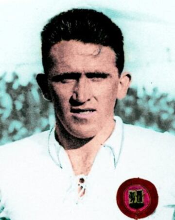 Jugó en el Real Madrid en la temporada 1928-29 y desde la 1929-30 hasta la 1934-35 militó en el Athletic Club.