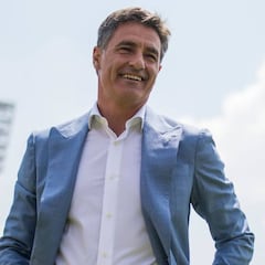 Who are the early favourites to replace Ricardo Ferretti as Cruz Azul head coach?