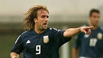 <b>¿SERÁ TITULAR?</B>. Aunque ha sido sustituto, Batistuta le ha ganado la partida a Crespo con sus goles. Goles que han avisado a Marcelo Bielsa quién tiene que ser titular en el Mundial.