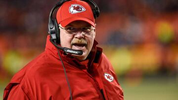 KANSAS CITY, MO - JANUARY 6: Head coach Andy Reid of the Kansas City Chiefs looks to the sidelines just before the Tennessee Titans run the last play of the AFC Wild Card Playoff Game at Arrowhead Stadium on January 6, 2018 in Kansas City, Missouri.   Jas