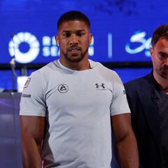 Carl Froch “exposes” Anthony Joshua in ongoing spat