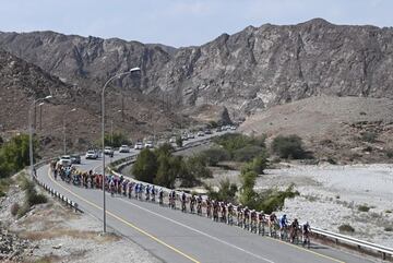 Pelotón en la primera etapa del Tour de Omán 2022.