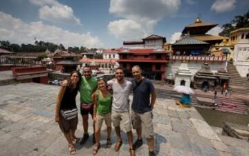 Los participantes en el Templo de Pashupatinath.