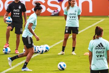 La Selección Argentina realizó su primer y único entrenamiento en Bucaramanga antes de disputar las semifinales de la Copa América Femenina ante Colombia en el estadio Alfonso López.