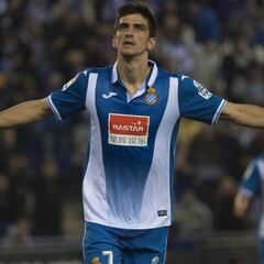 La astucia de Gerard alivia al Espanyol y frena al Betis