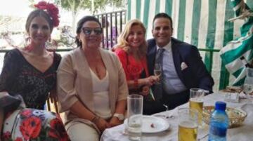 Nuria Fergó con María del Monte y otra pareja de amigos