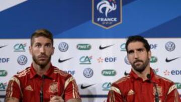 Ramos y Raúl García, en rueda de prensa.