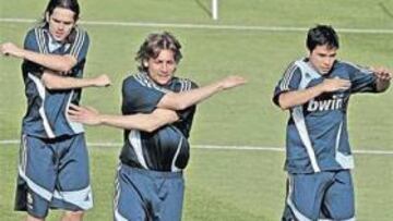 <b>SÓLO ME FALTA COGER RITMO DE PARTIDOS</b> Heinze apareció ayer por la zona mixta con una gran sonrisa: Quiero jugar ya. Físicamente estoy bien, sólo me falta ritmo de partidos.