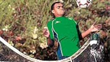 <b>AMBICIOSO</B>. Denilson quiere estar cuanto antes para ayudar a sus compañeros y aspira a hacer algo importante en esta temporada.