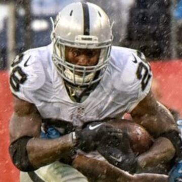 Latavius Murray bailando bajo la lluvia.