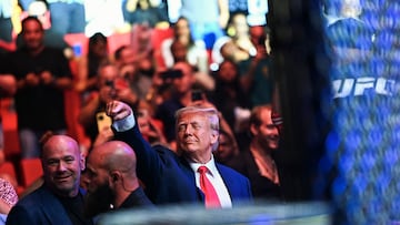 Former President Donald Trump returned to the UFC yesterday and now this viral video from 2021 has returned to social media in which Mel Gibson salutes him.