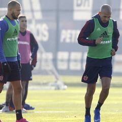 Guerra o Riquelme: la lucha que se inicia por ser el '9' de la U