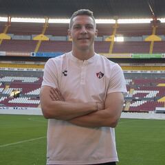 Julio Furch pondrá pausa a su proceso de naturalización