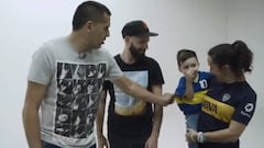 El notable gesto de Riquelme: ¡firmó tatuajes a sus seguidores!