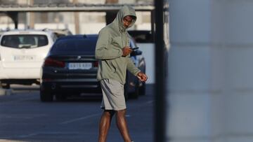 Thierry Rendall llegando a la ciudad deportiva.