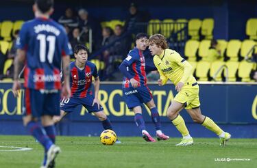 Pascual hizo el tanto del empate ante el Huesca, que le sirve al Villarreal B para seguir fuera del descenso. Gol importante ante uno de los rivales directos y de bella factura, tras control y disparo ajustado.