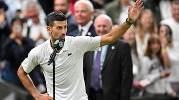 Novak Djokovic habla despu¨¦s de ganar a Holger Rune en Wimbledon.