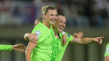 Soccer Football - Women's Champions League - Second Round - First Leg - Fiorentina v VfL Wolfsburg - Stadio Curva Fiesole - Viola Park, Florence, Italy - September 18, 2024 VfL Wolfsburg's Marina Hegering celebrates scoring their first goal with Alexandra Popp REUTERS/Daniele Mascolo